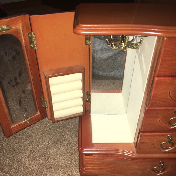 Jewelry Box - Picture 2 of 4
